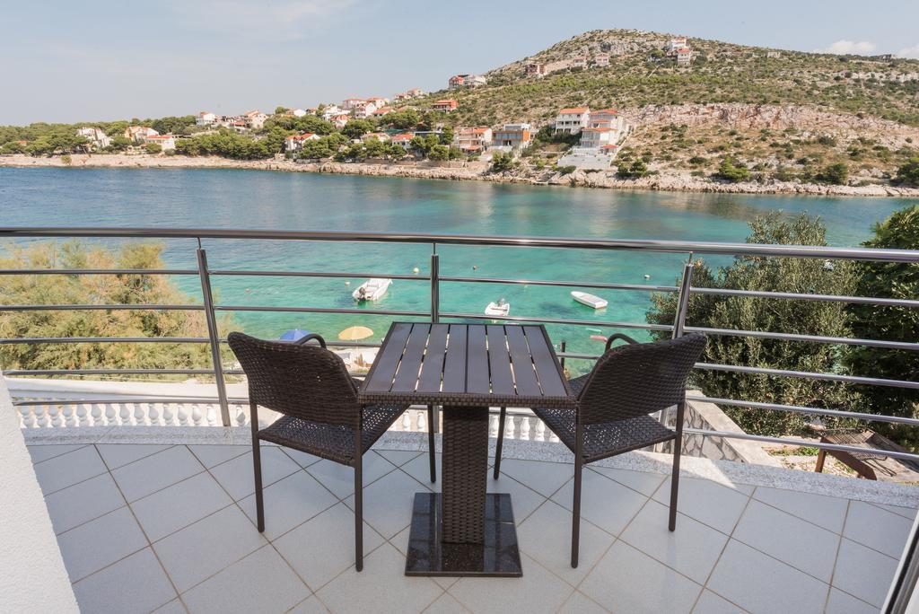 Apartment Dragan Grubišić Primosten Bagian luar foto