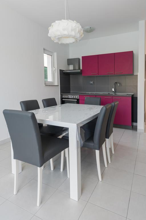 Apartment Dragan Grubišić Primosten Bagian luar foto